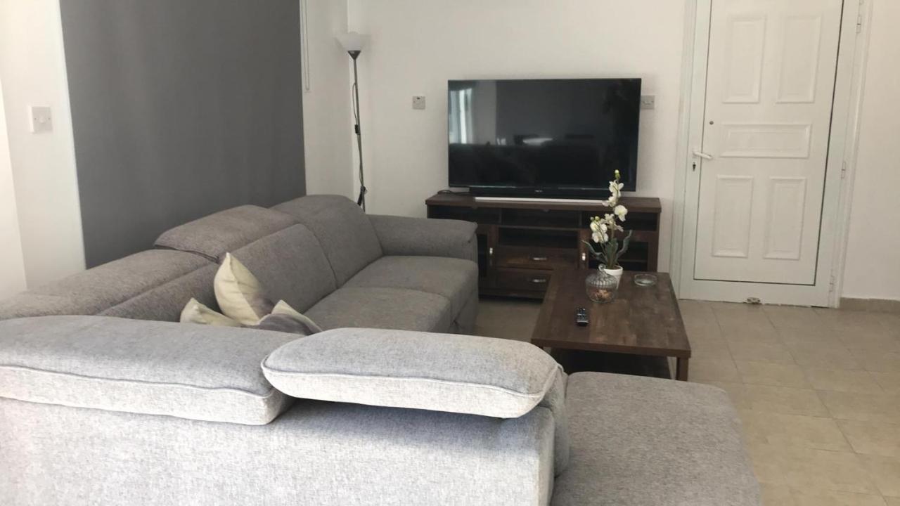 Cosy Apartment In Kato Paphos With Pool Access エクステリア 写真